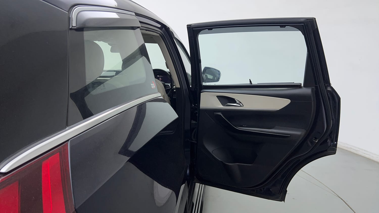 Used 2022 Mahindra XUV700 AX 7 Petrol AT Luxury Pack 7 STR Petrol Automatic interior RIGHT REAR DOOR OPEN VIEW