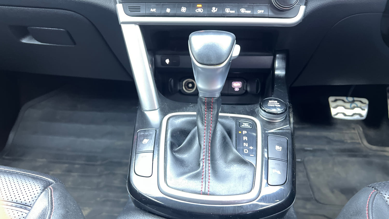 Used 2020 Kia Seltos GTX Plus AT 1.5 Diesel Diesel Automatic interior GEAR  KNOB VIEW