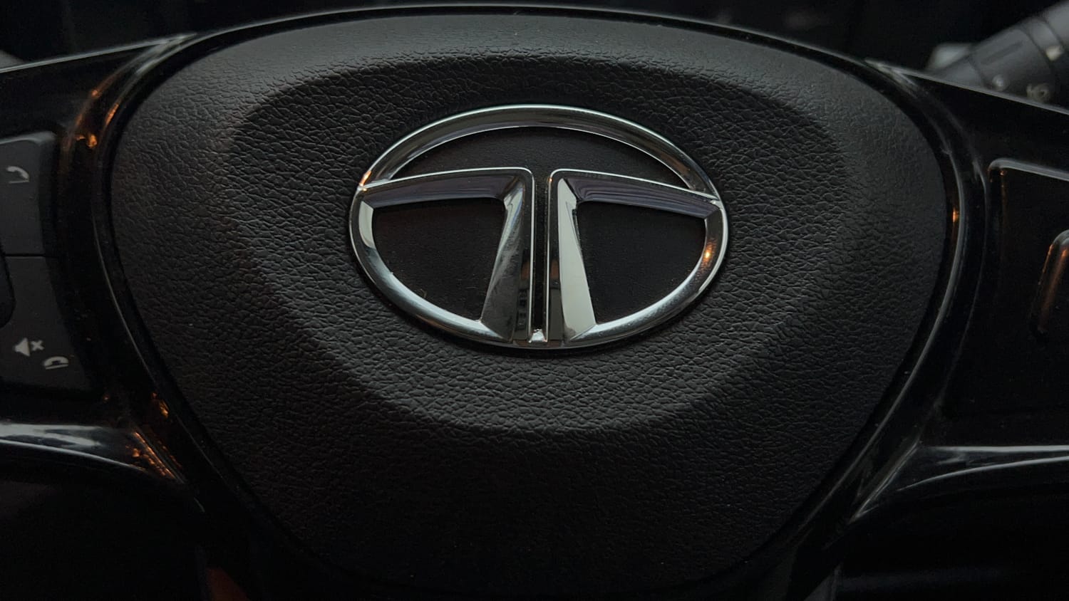 Used 2022 Tata Punch Pure MT Petrol Manual top_features Airbags