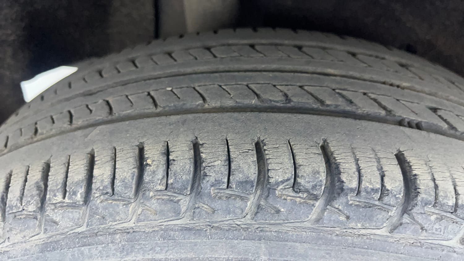 Used 2017 Maruti Suzuki Baleno Delta 1.2 Petrol Manual tyres RIGHT REAR TYRE TREAD VIEW