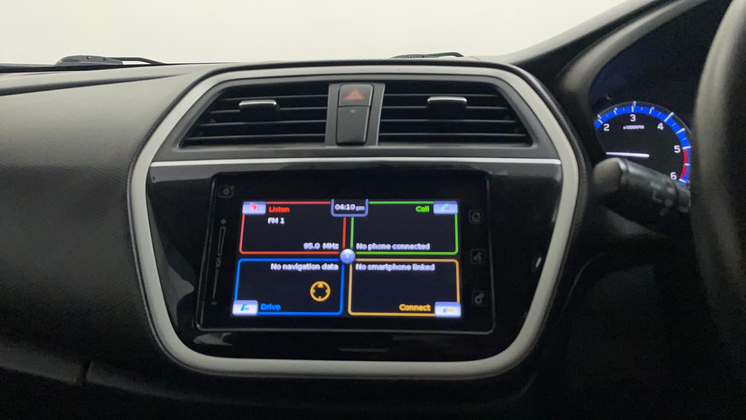 Used 2016 Maruti Suzuki S-Cross Zeta 1.3 Diesel Manual top_features Touch screen infotainment system