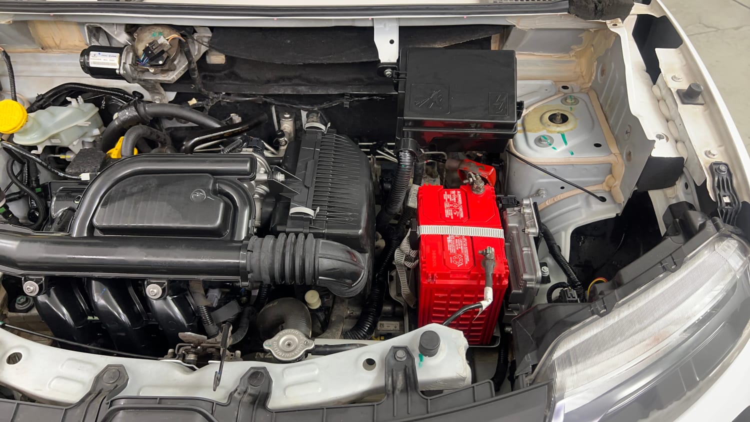 Used 2022 Renault Kwid CLIMBER 1.0 AMT (O) Dual Tone Petrol Automatic engine ENGINE LEFT SIDE VIEW