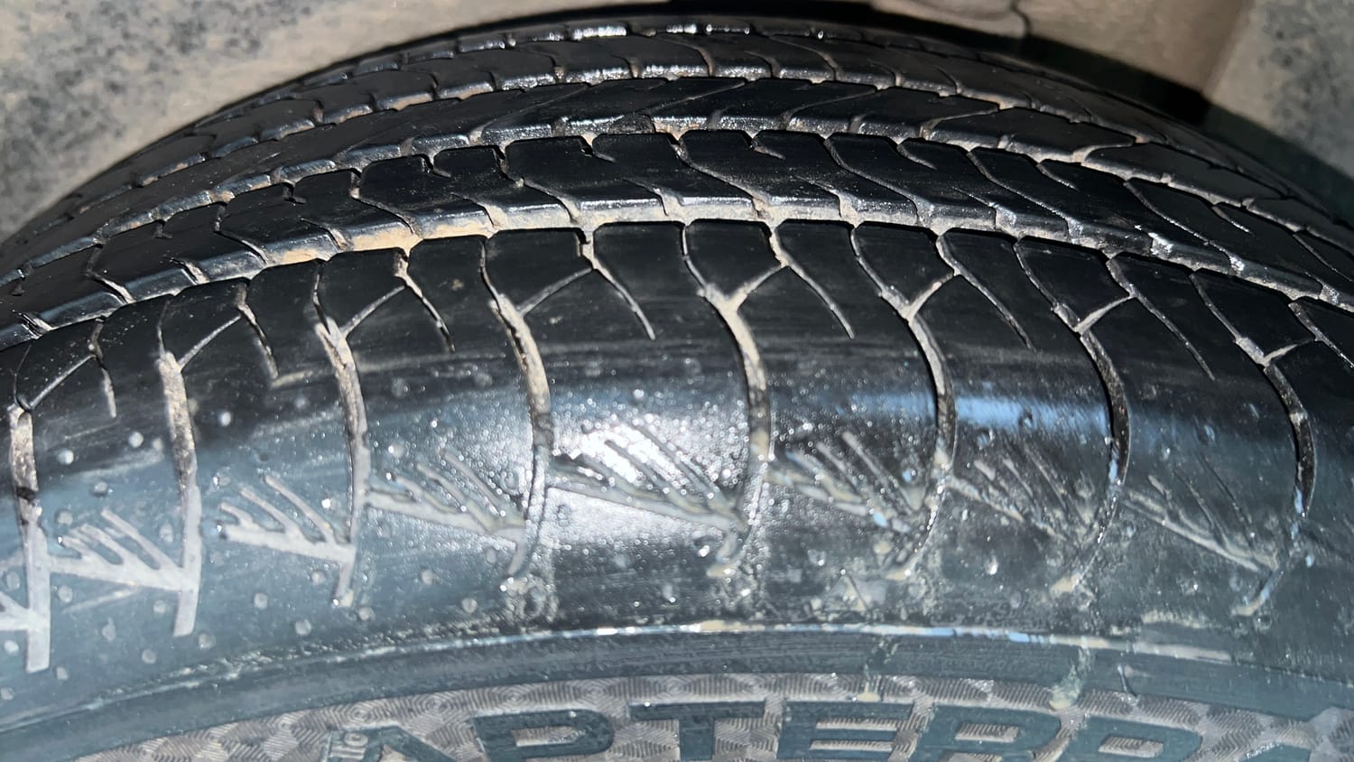 Used 2022 Kia Seltos X Line 1.4 DCT Petrol Automatic tyres LEFT REAR TYRE TREAD VIEW