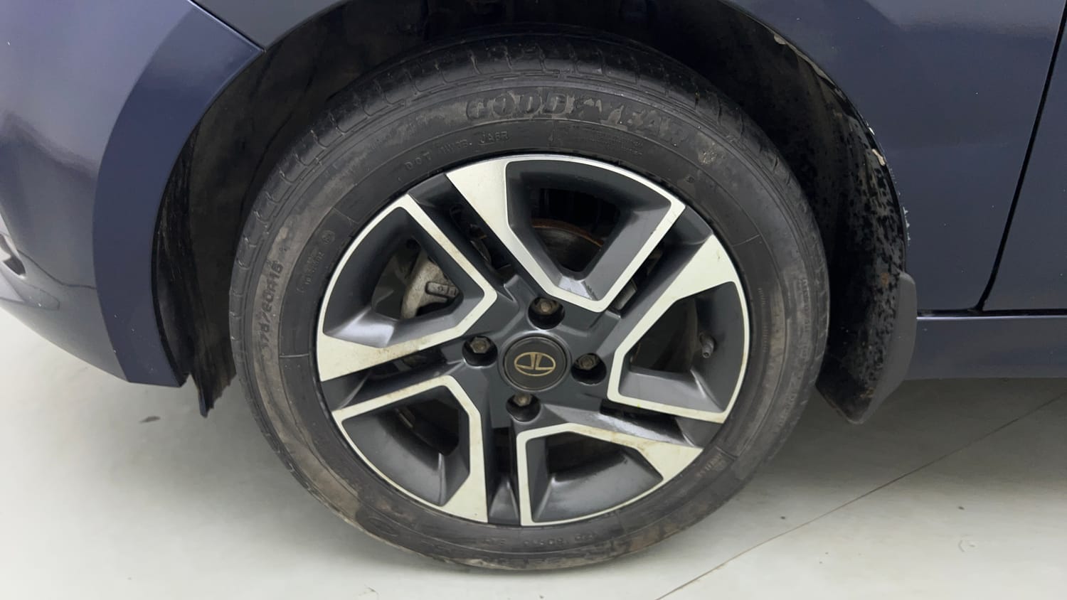 Used 2021 Tata Tigor XZ Plus Petrol Manual tyres LEFT FRONT TYRE RIM VIEW