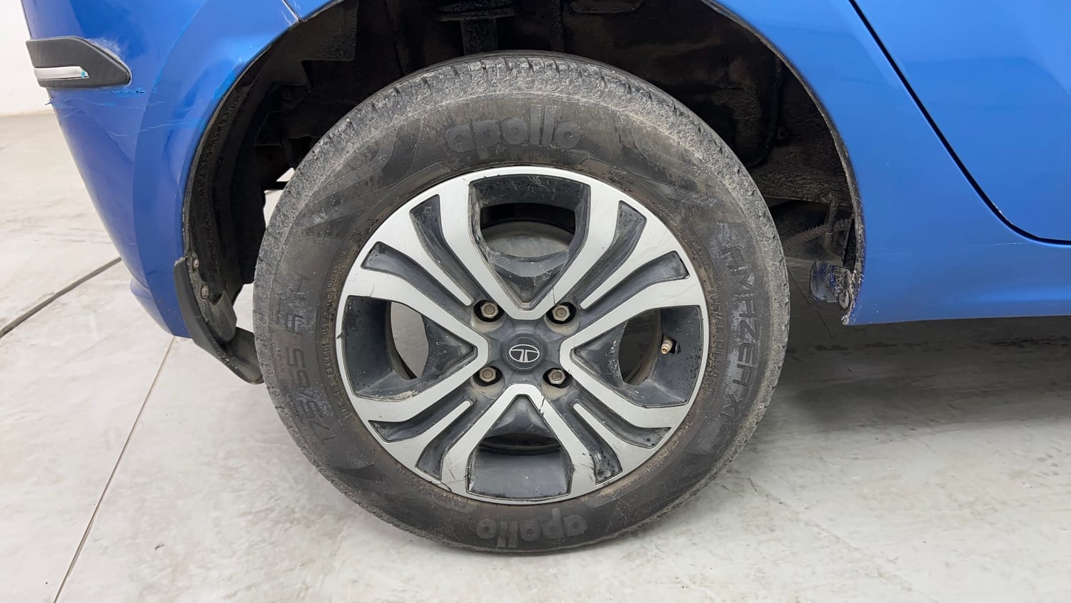 Used 2024 Tata Tiago XZA Plus iCNG Cng Automatic tyres RIGHT REAR TYRE RIM VIEW