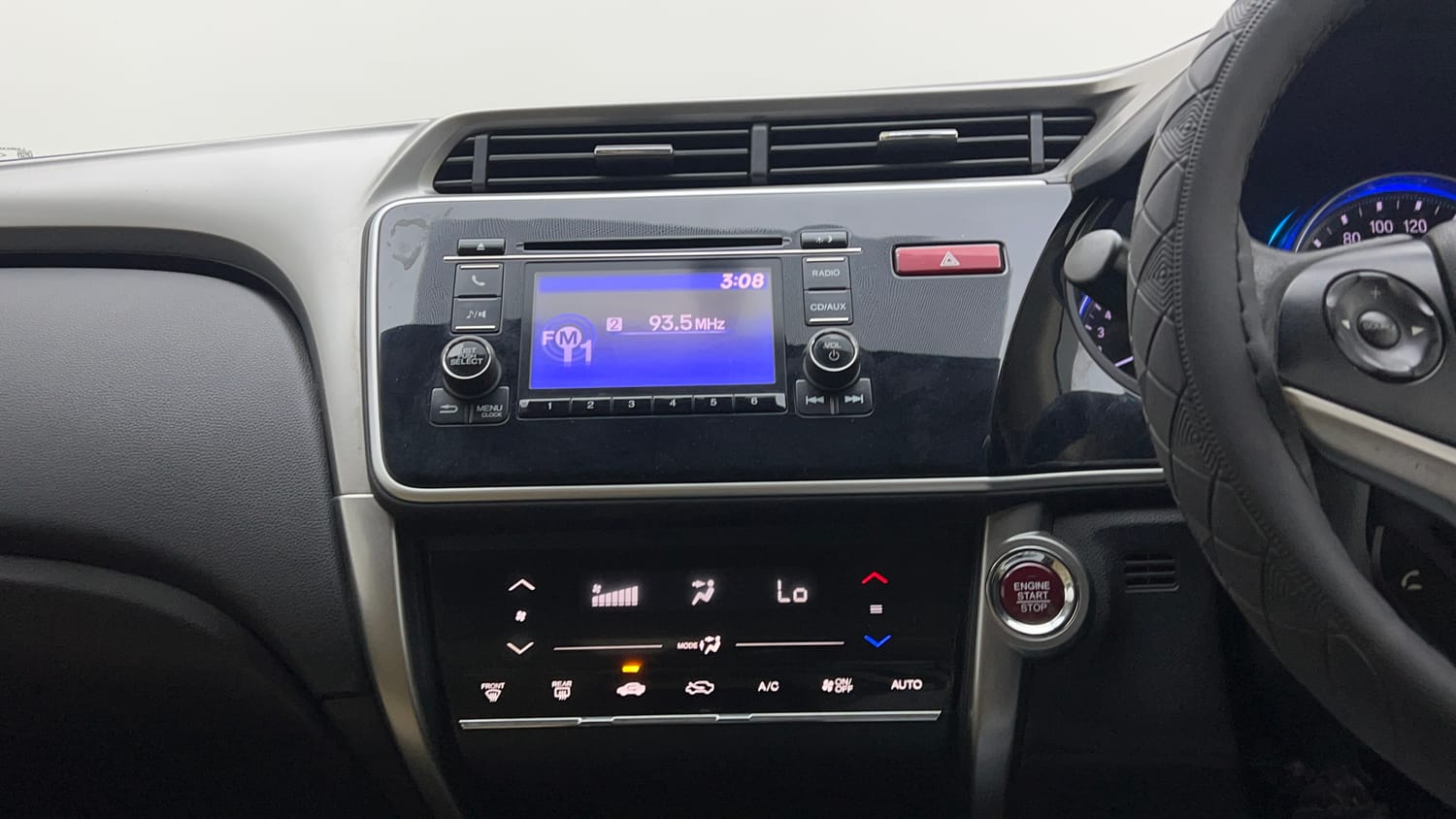 Used 2015 Honda City VX CVT Petrol Automatic interior MUSIC SYSTEM & AC CONTROL VIEW