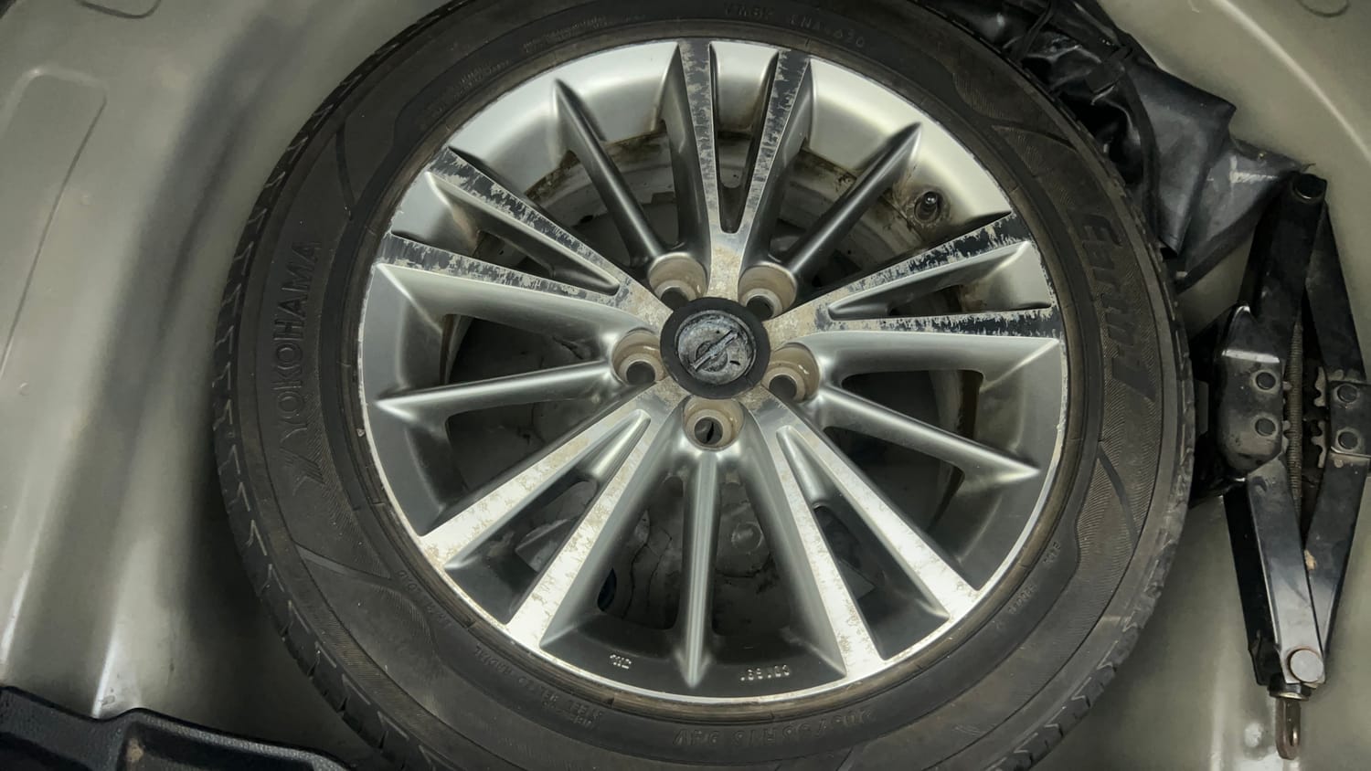 Used 2015 Toyota Corolla Altis VL AT Petrol Petrol Automatic tyres SPARE TYRE VIEW