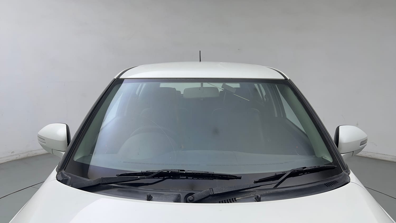 Used 2015 Maruti Suzuki Swift VXi Petrol Manual exterior FRONT WINDSHIELD VIEW
