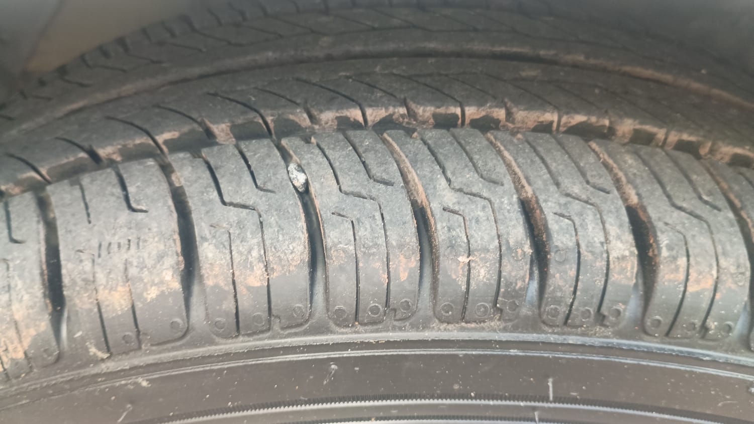 Used 2016 Hyundai Grand i10 Sportz 1.2 Kappa VTVT Petrol Manual tyres LEFT FRONT TYRE TREAD VIEW