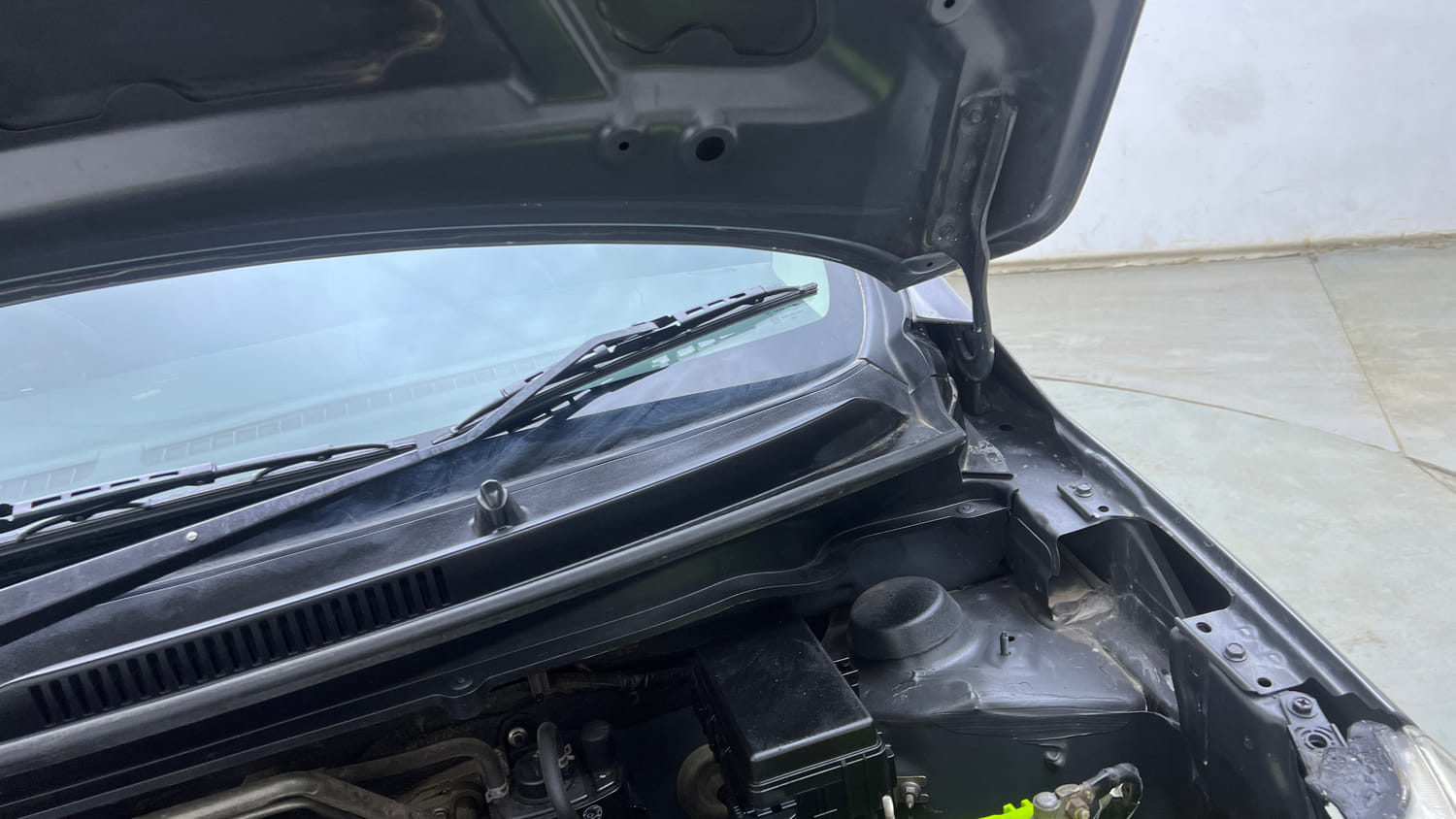 Used 2019 Maruti Suzuki Celerio X ZXi AMT Petrol Automatic engine ENGINE LEFT SIDE HINGE & APRON VIEW