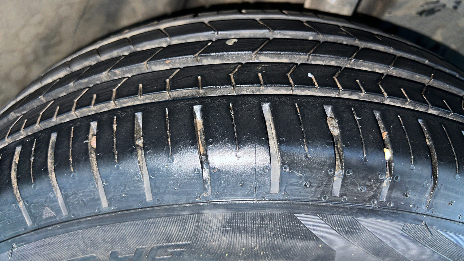 Used 2022 Tata Punch Creative MT Petrol Manual tyres RIGHT FRONT TYRE TREAD VIEW