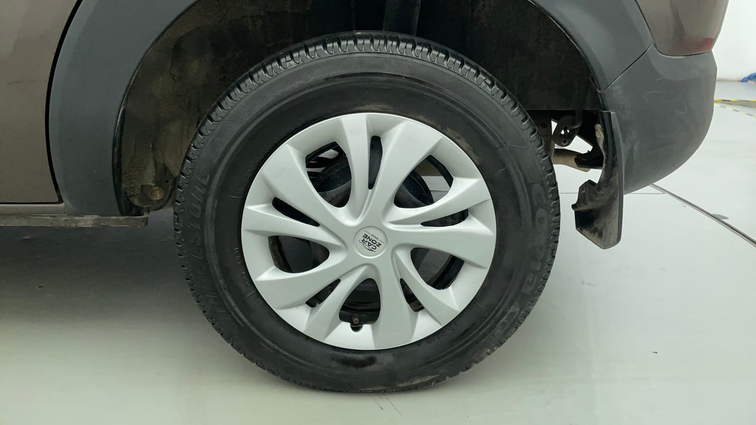 Used 2022 Renault Triber RXT Petrol Manual tyres LEFT REAR TYRE RIM VIEW