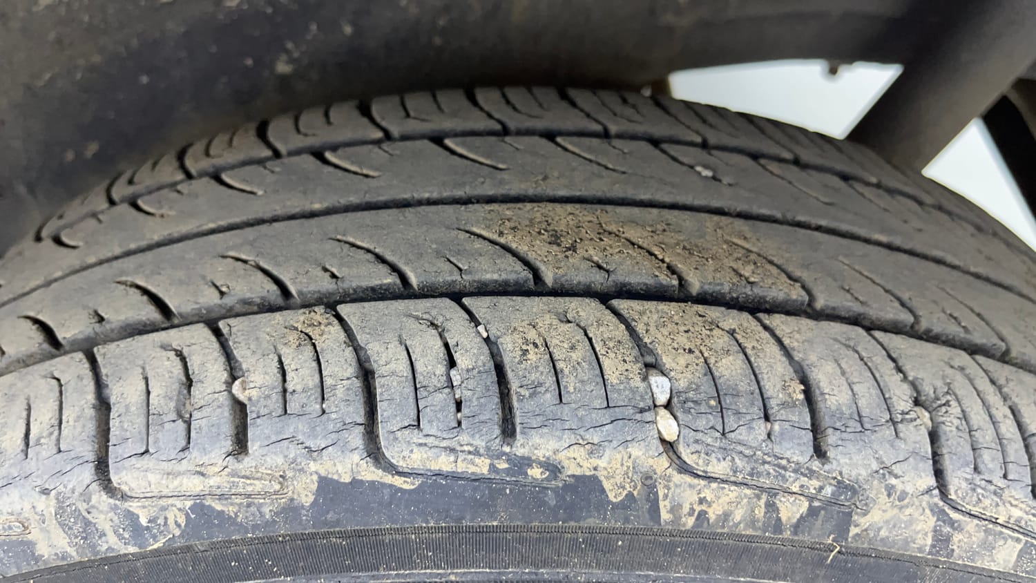 Used 2014 Maruti Suzuki Wagon R VXI Petrol Manual tyres LEFT REAR TYRE TREAD VIEW
