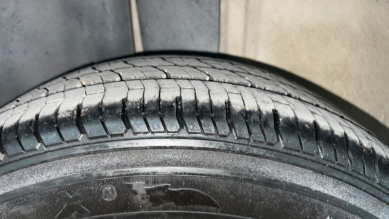 Used 2012 Ford Figo Duratec Petrol ZXI 1.2 Petrol Manual tyres RIGHT REAR TYRE TREAD VIEW