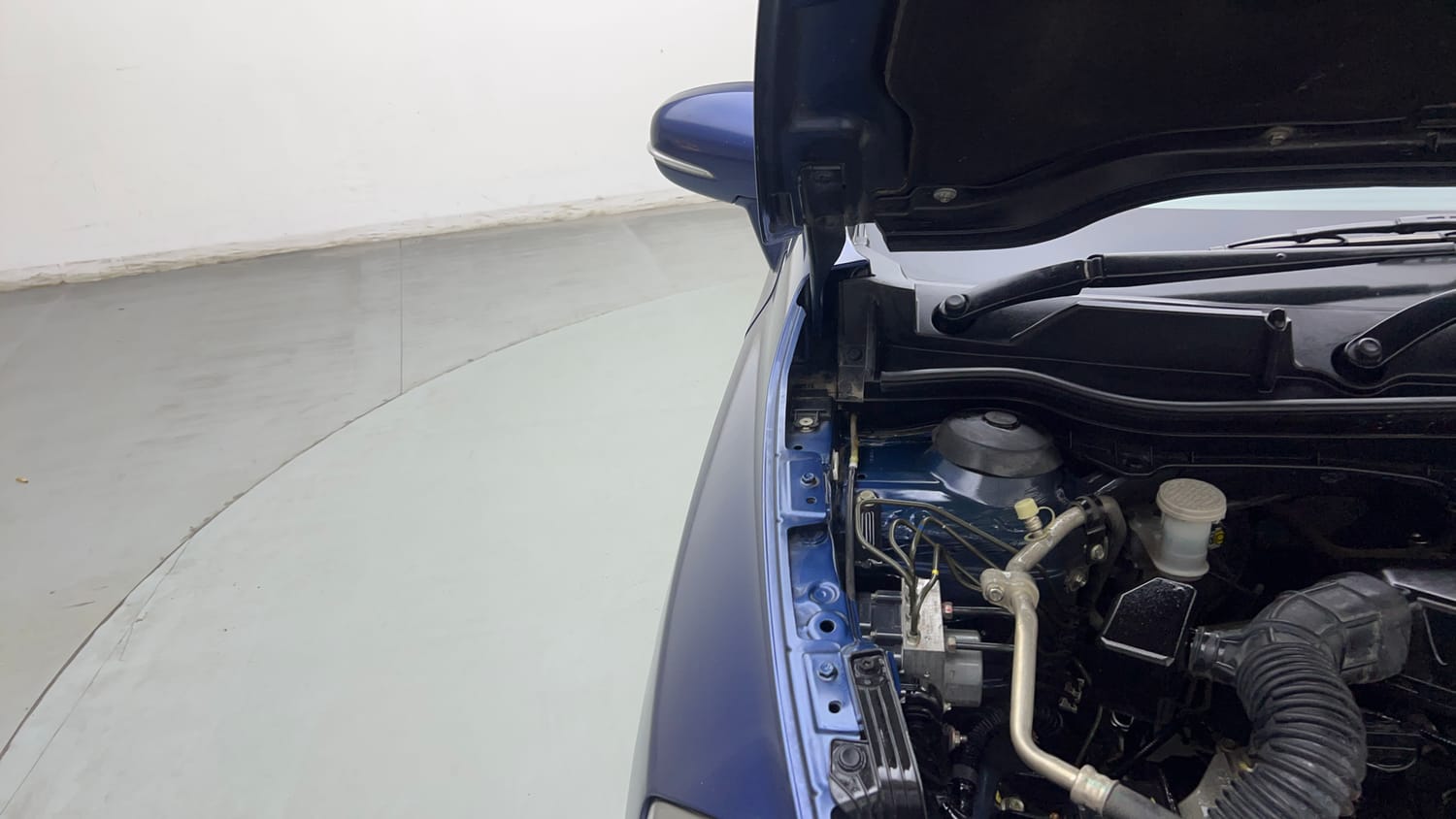 Used 2021 Maruti Suzuki S-Cross Alpha AT Petrol Automatic engine ENGINE RIGHT SIDE HINGE & APRON VIEW