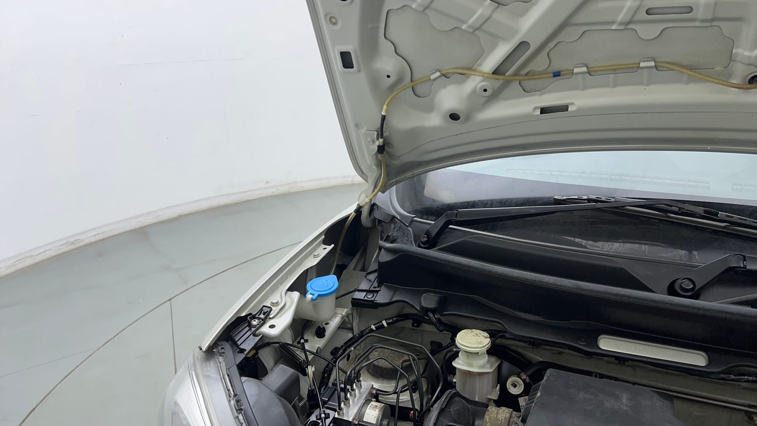 Used 2024 Maruti Suzuki S-Presso VXi S-CNG Cng Manual engine ENGINE RIGHT SIDE HINGE & APRON VIEW