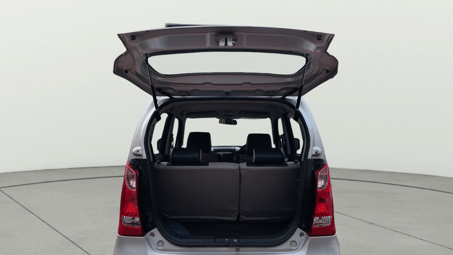 Used 2017 Maruti Suzuki Wagon R VXI Petrol Manual interior DICKY DOOR OPEN VIEW