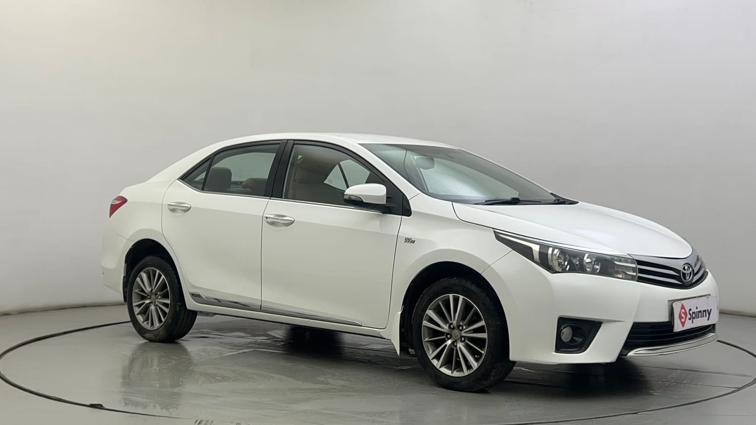 Used 2015 Toyota Corolla Altis VL AT Petrol Petrol Automatic exterior RIGHT FRONT CORNER VIEW