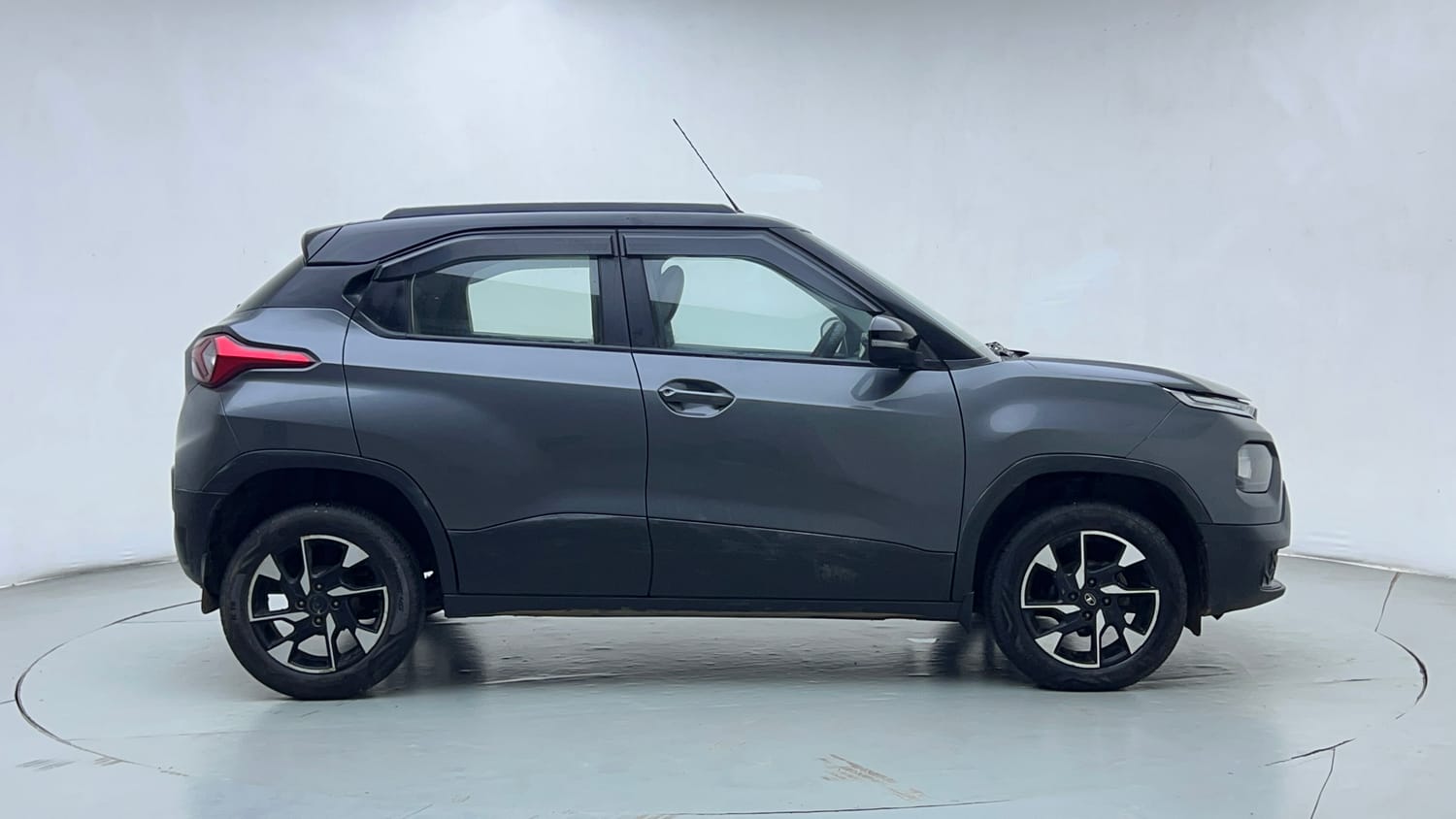 Used 2022 Tata Punch Creative MT Petrol Manual exterior RIGHT SIDE VIEW