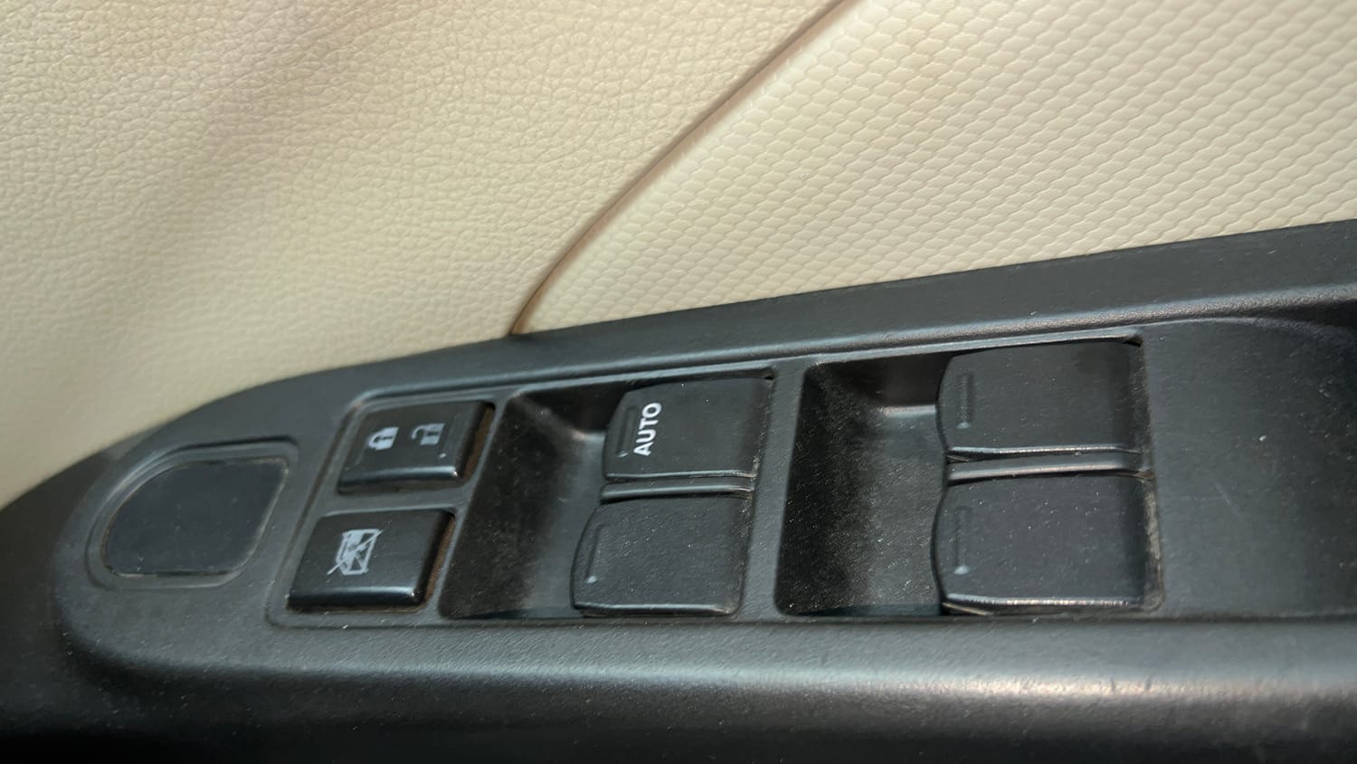 Used 2019 Maruti Suzuki Celerio VXi AMT Petrol Automatic top_features Power windows