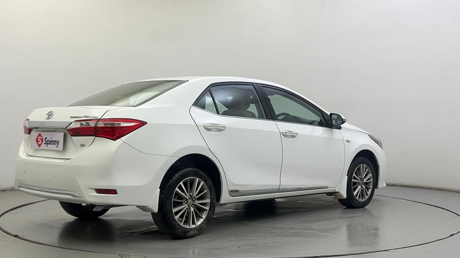 Used 2015 Toyota Corolla Altis VL AT Petrol Petrol Automatic exterior RIGHT REAR CORNER VIEW