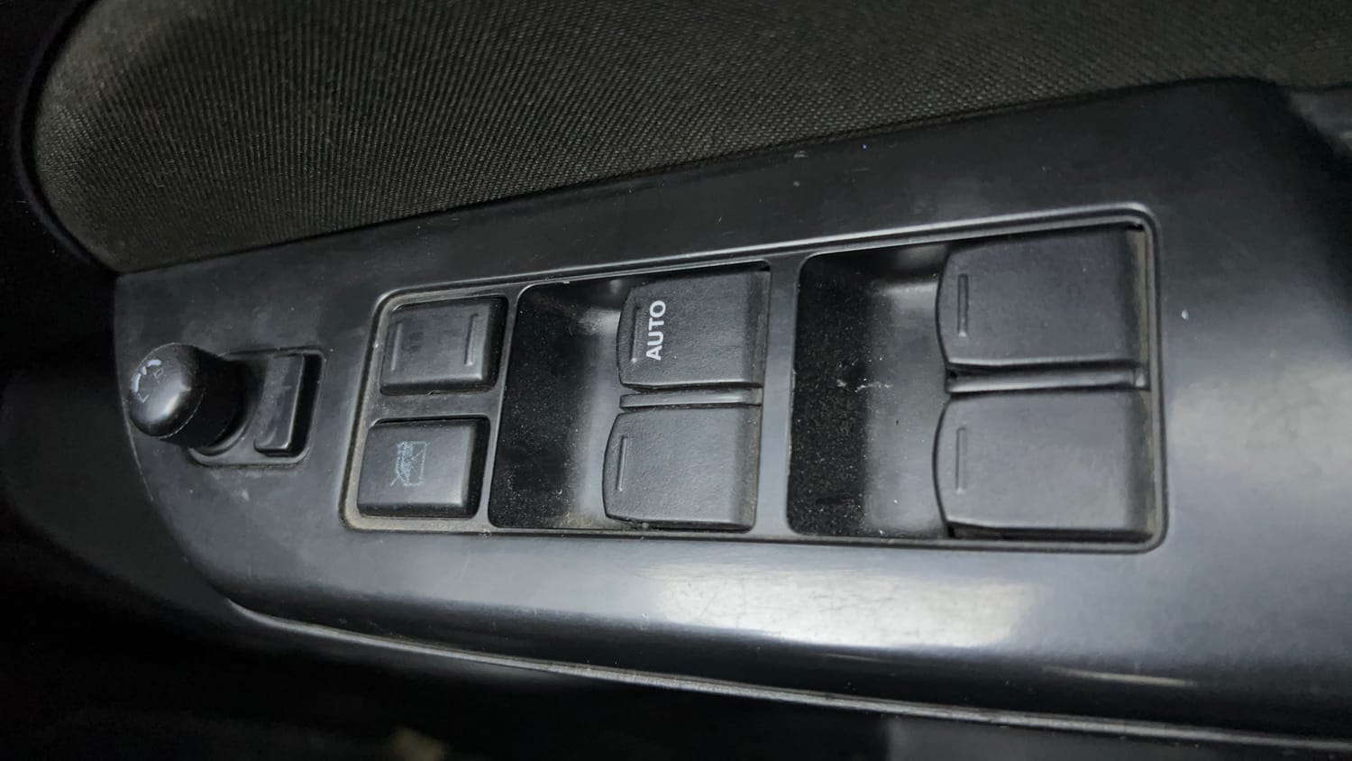 Used 2015 Maruti Suzuki Swift VXi Petrol Manual top_features Power windows