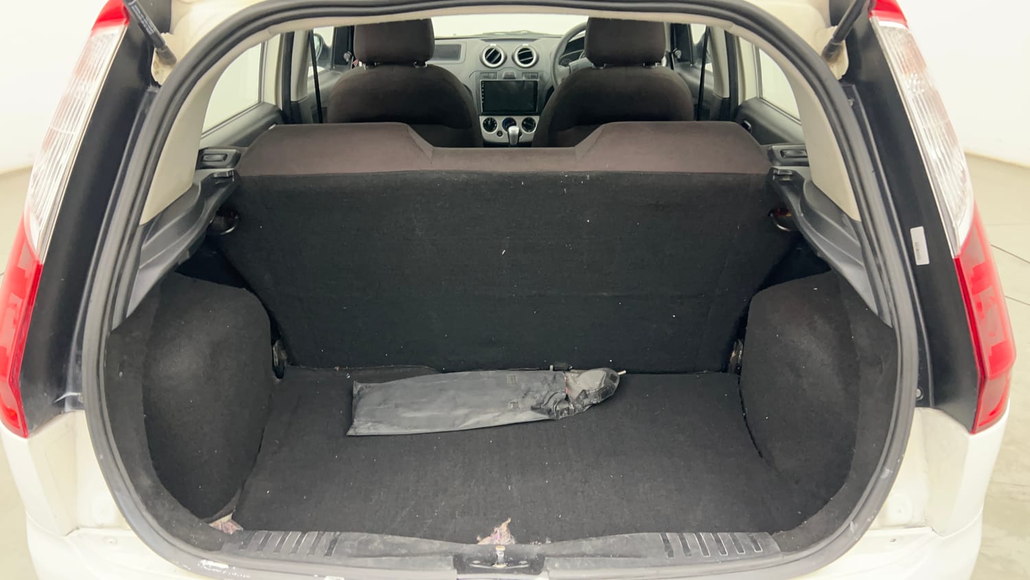 Used 2012 Ford Figo Duratec Petrol ZXI 1.2 Petrol Manual interior DICKY INSIDE VIEW