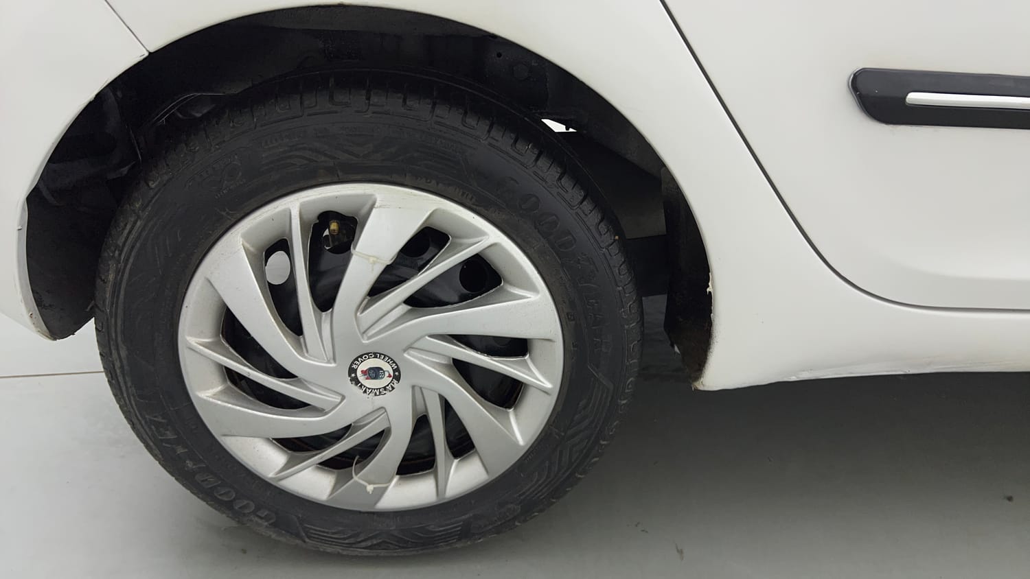 Used 2017 Hyundai Eon Magna + Petrol Manual tyres RIGHT REAR TYRE RIM VIEW
