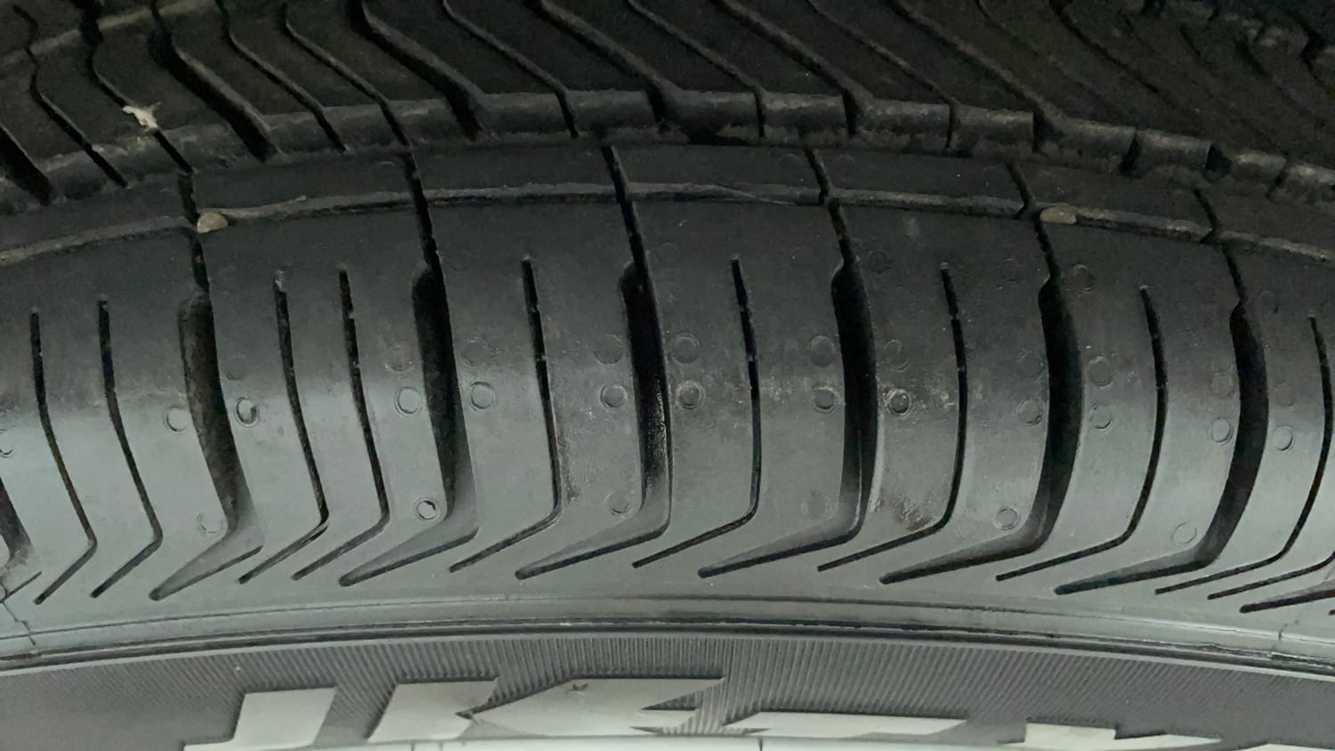 Used 2022 Renault Triber RXT Petrol Manual tyres LEFT FRONT TYRE TREAD VIEW