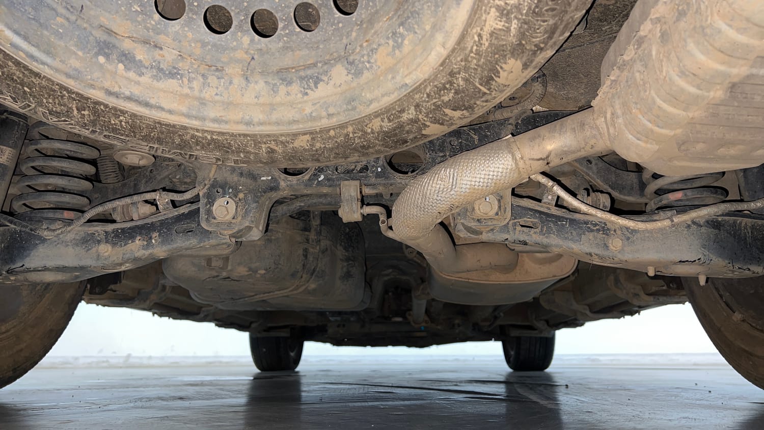 Used 2022 Mahindra XUV700 AX 7 Petrol AT Luxury Pack 7 STR Petrol Automatic extra REAR UNDERBODY VIEW (TAKEN FROM REAR)