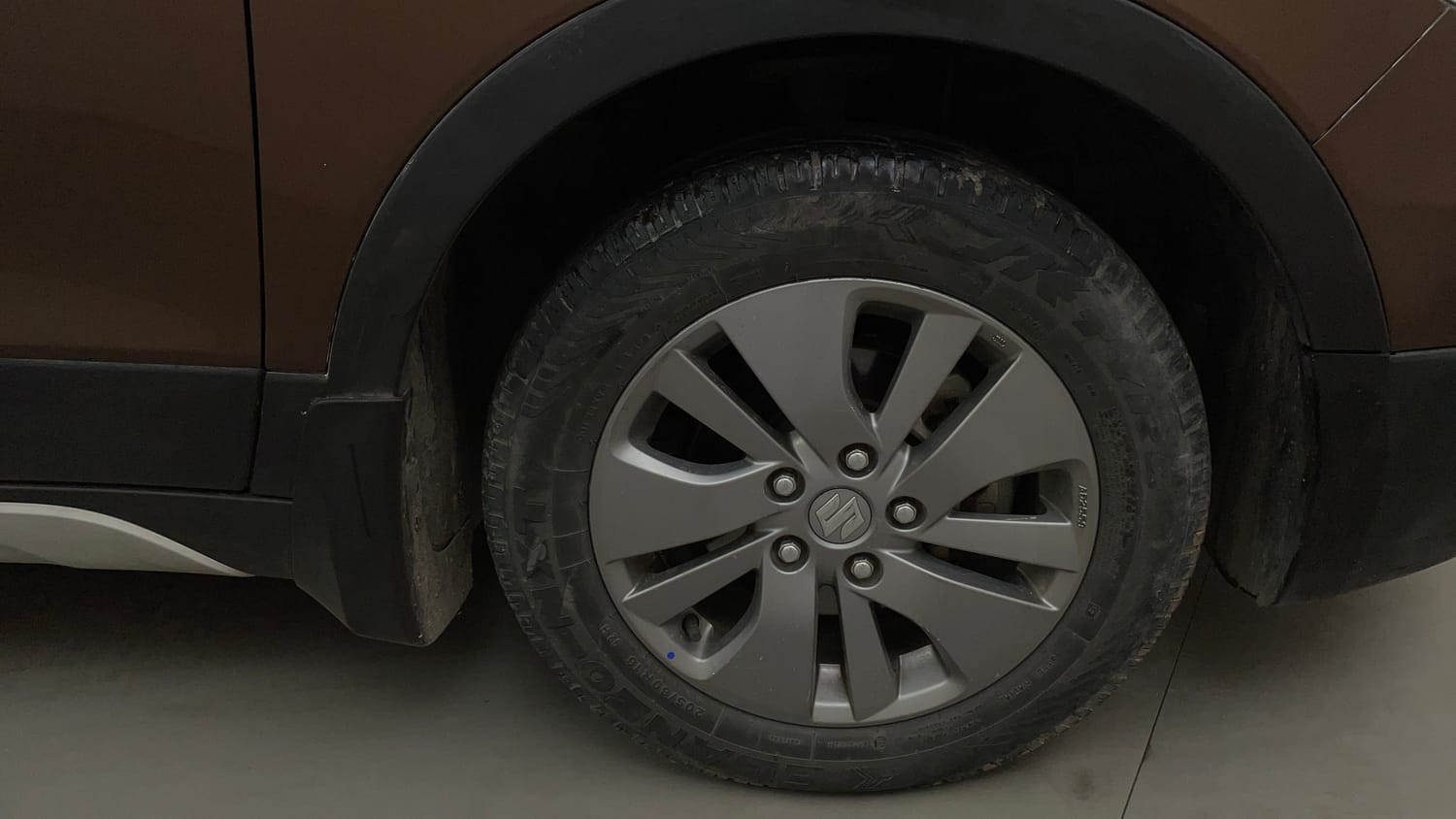 Used 2016 Maruti Suzuki S-Cross Zeta 1.3 Diesel Manual tyres RIGHT FRONT TYRE RIM VIEW