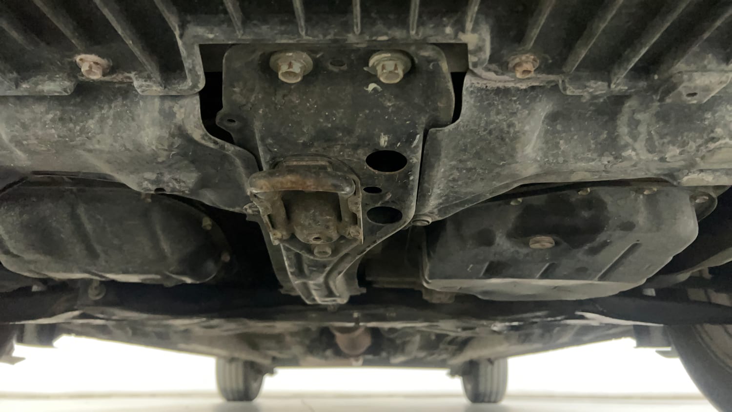 Used 2015 Toyota Corolla Altis VL AT Petrol Petrol Automatic extra FRONT LEFT UNDERBODY VIEW