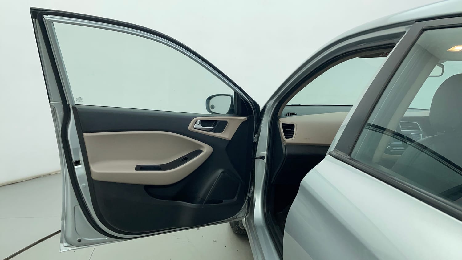 Used 2019 Hyundai Elite i20 Magna Plus 1.2 + CNG (Outside Fitted) Cng Manual interior LEFT FRONT DOOR OPEN VIEW