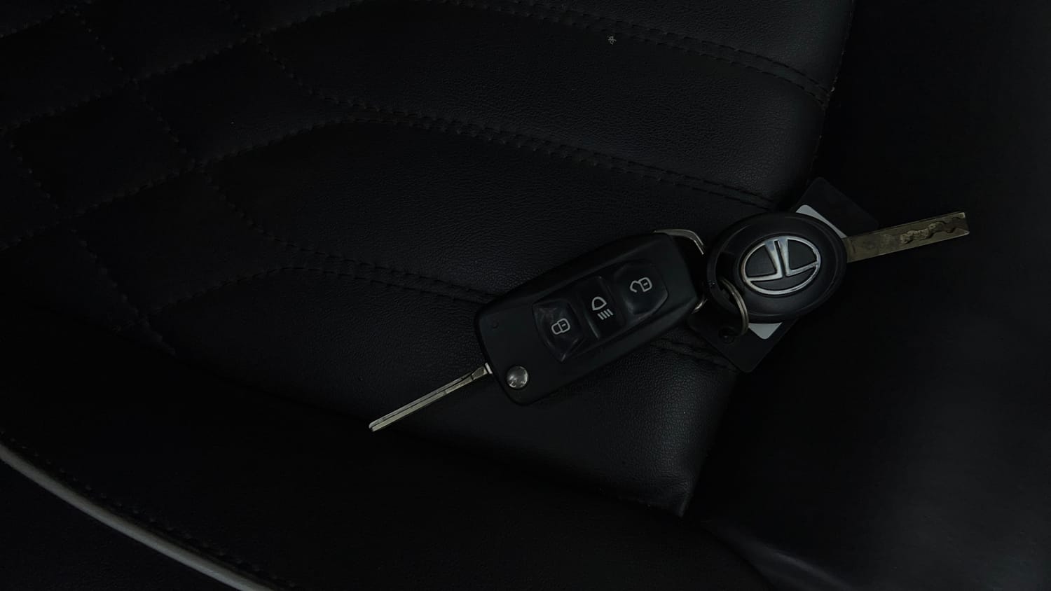 Used 2020 Tata Tiago XZA Plus Petrol Automatic extra CAR KEY VIEW