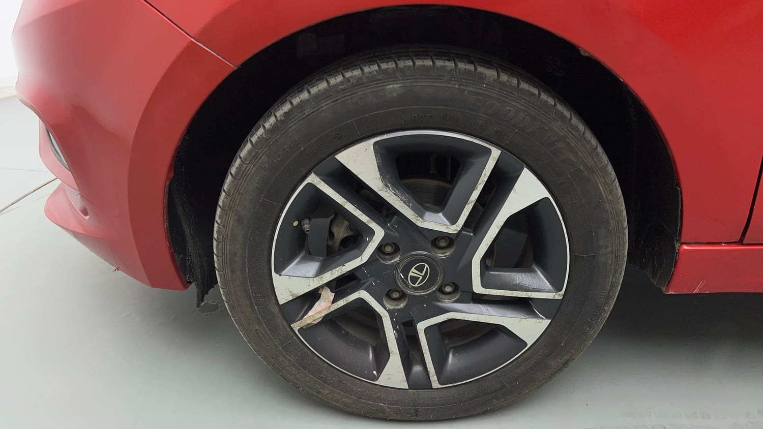 Used 2020 Tata Tiago XZA Plus Petrol Automatic tyres LEFT FRONT TYRE RIM VIEW