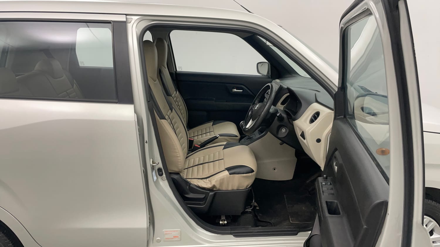 Used 2019 Maruti Suzuki Wagon R VXi 1.2 AMT Petrol Automatic interior RIGHT SIDE FRONT DOOR CABIN VIEW