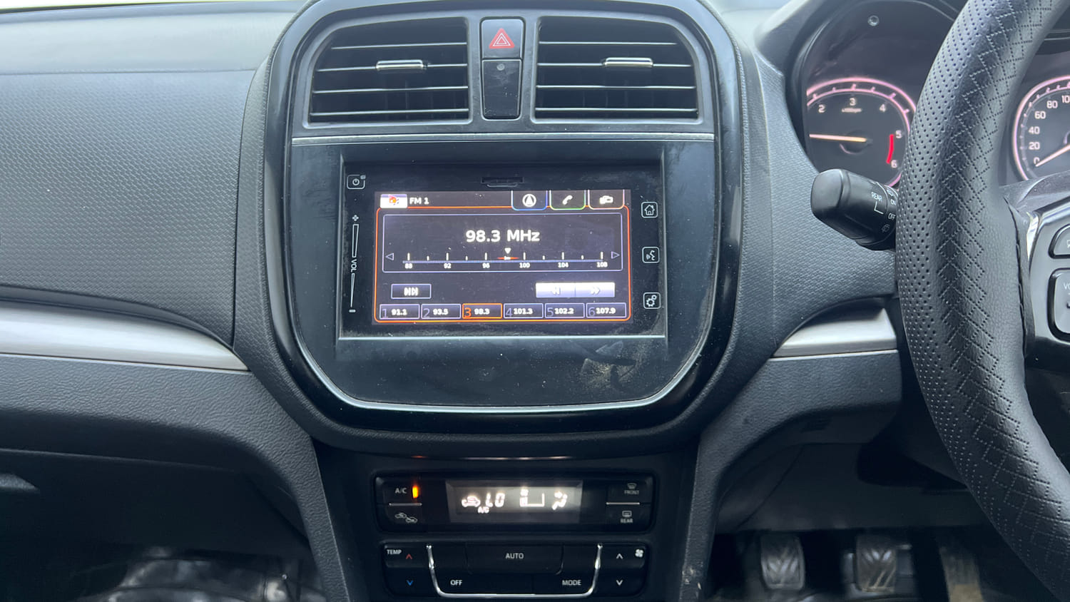 Used 2017 Maruti Suzuki Vitara Brezza [2016-2020] ZDi Plus Diesel Manual interior MUSIC SYSTEM & AC CONTROL VIEW