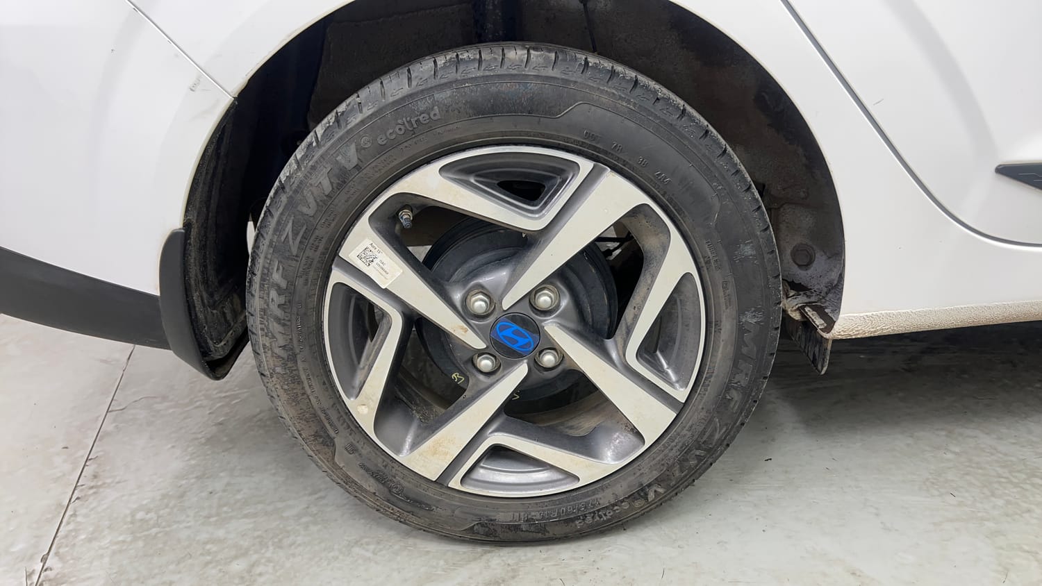 Used 2023 Hyundai Aura SX 1.2 CNG Cng Manual tyres RIGHT REAR TYRE RIM VIEW