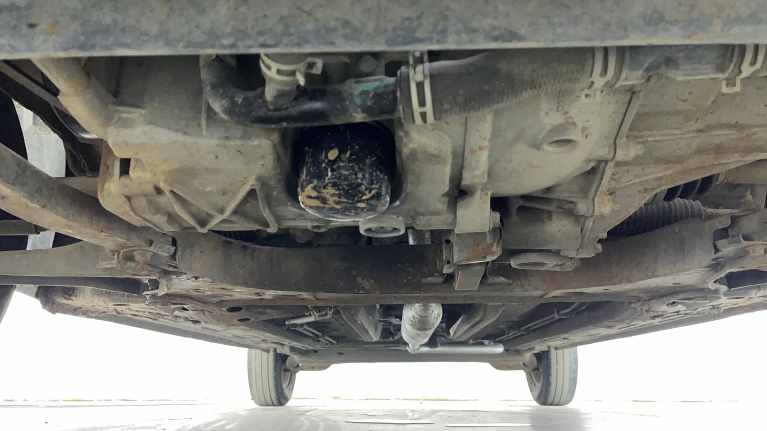 Used 2023 Renault Triber RXZ EASY-R AMT Petrol Automatic extra FRONT LEFT UNDERBODY VIEW