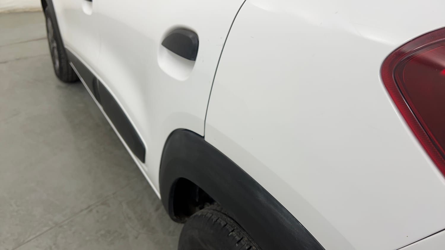 Used 2022 Renault Kwid CLIMBER 1.0 AMT (O) Dual Tone Petrol Automatic dents MINOR SCRATCH