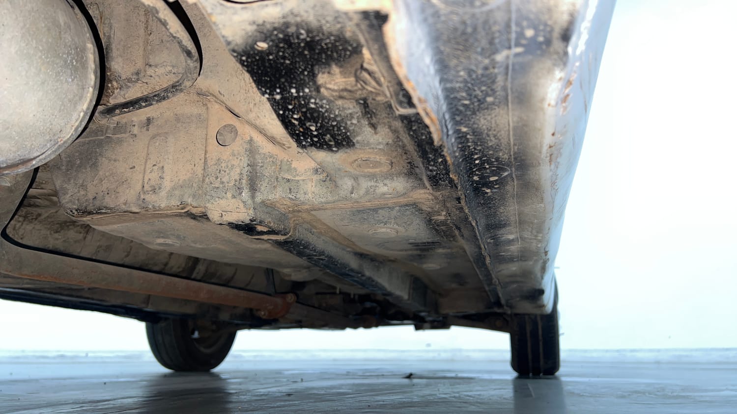 Used 2017 Hyundai Eon Magna + Petrol Manual extra REAR RIGHT UNDERBODY VIEW