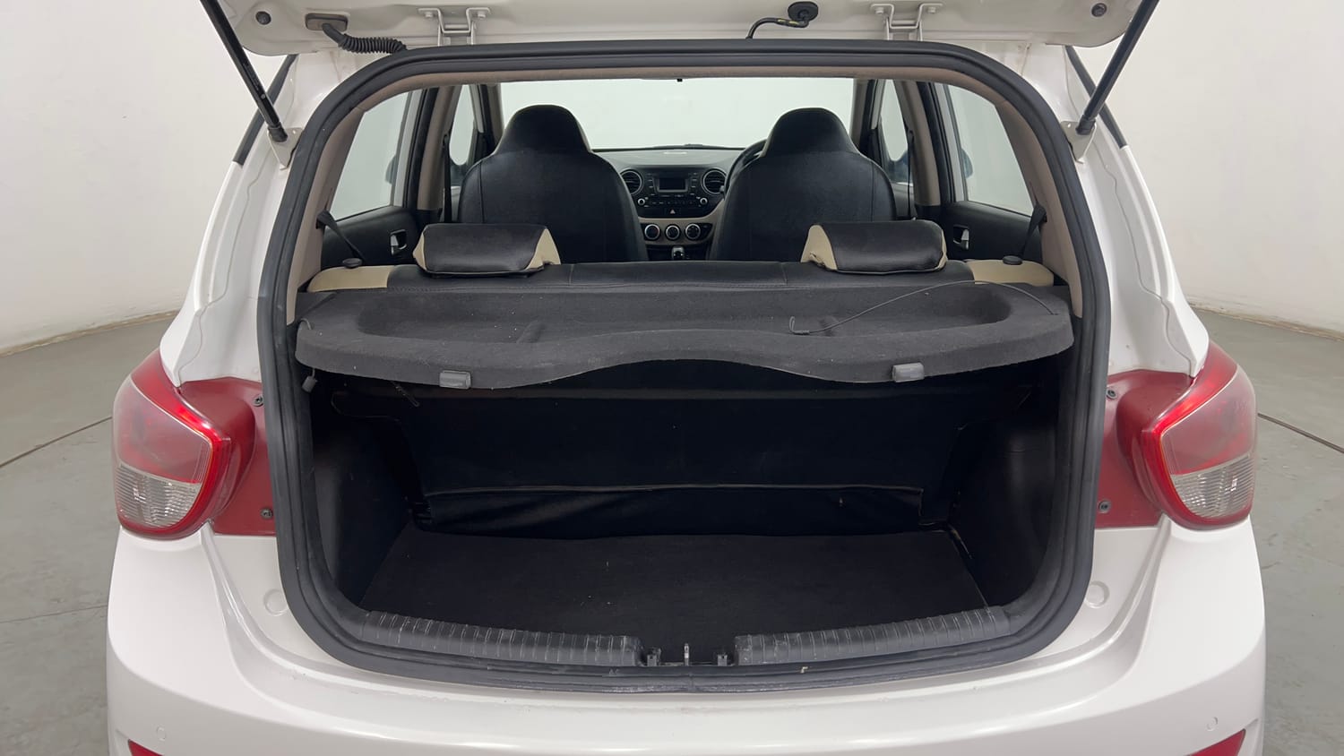 Used 2016 Hyundai Grand i10 Asta AT 1.2 Kappa VTVT (O) Petrol Automatic interior DICKY INSIDE VIEW