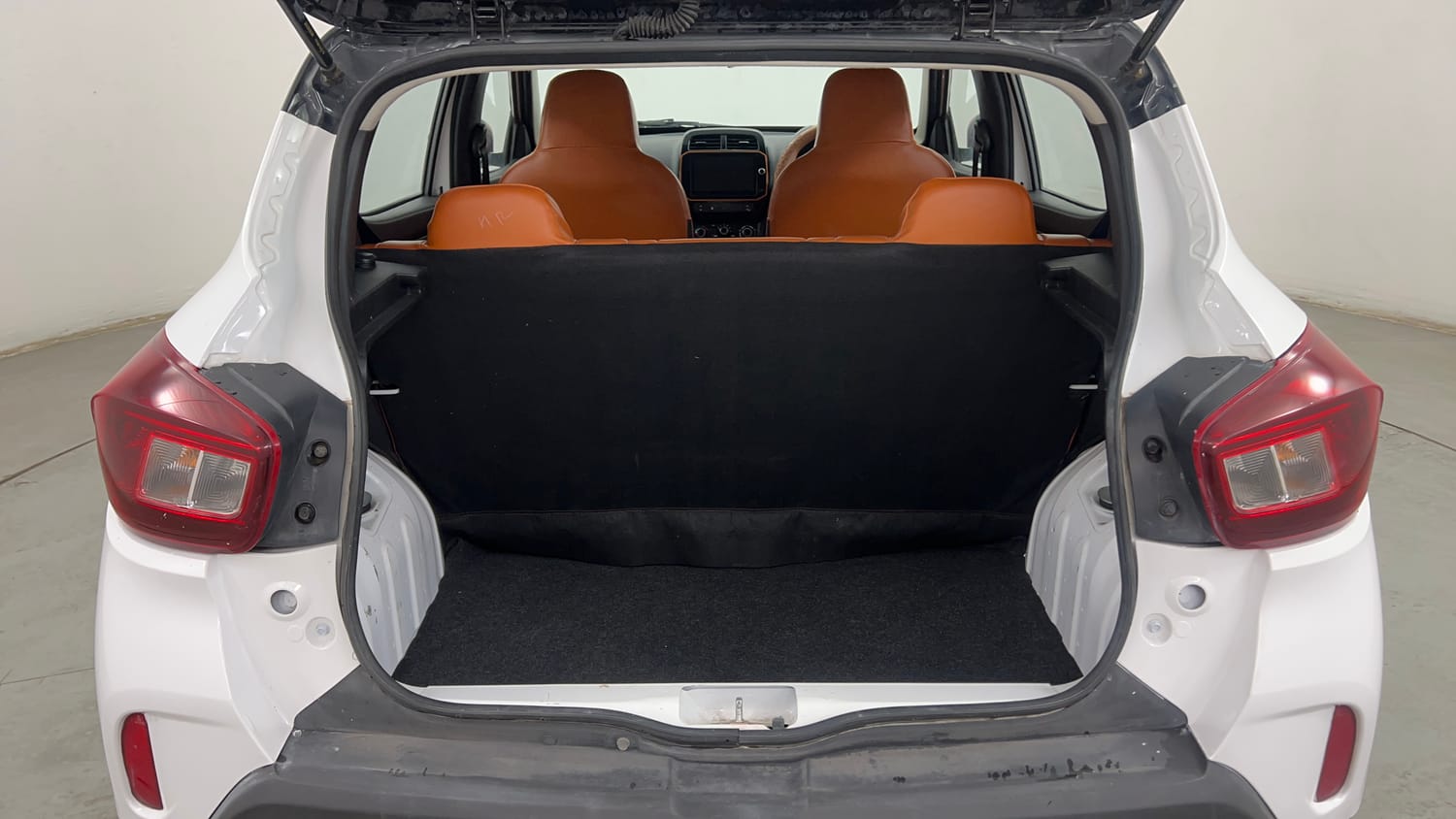 Used 2022 Renault Kwid CLIMBER 1.0 AMT (O) Dual Tone Petrol Automatic interior DICKY INSIDE VIEW