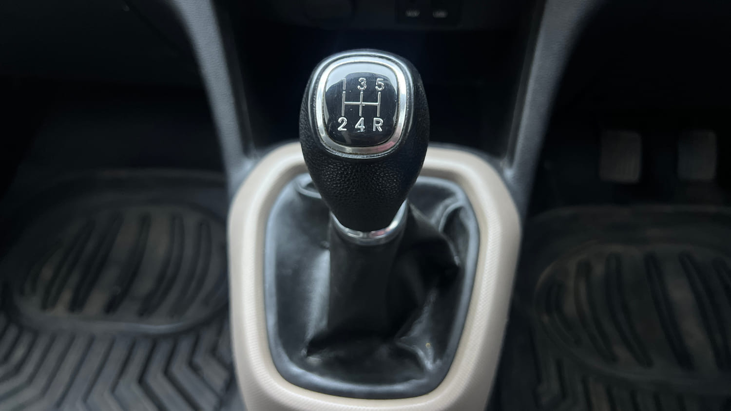 Used 2013 Hyundai Grand i10 Asta 1.2 Kappa VTVT Petrol Manual interior GEAR  KNOB VIEW