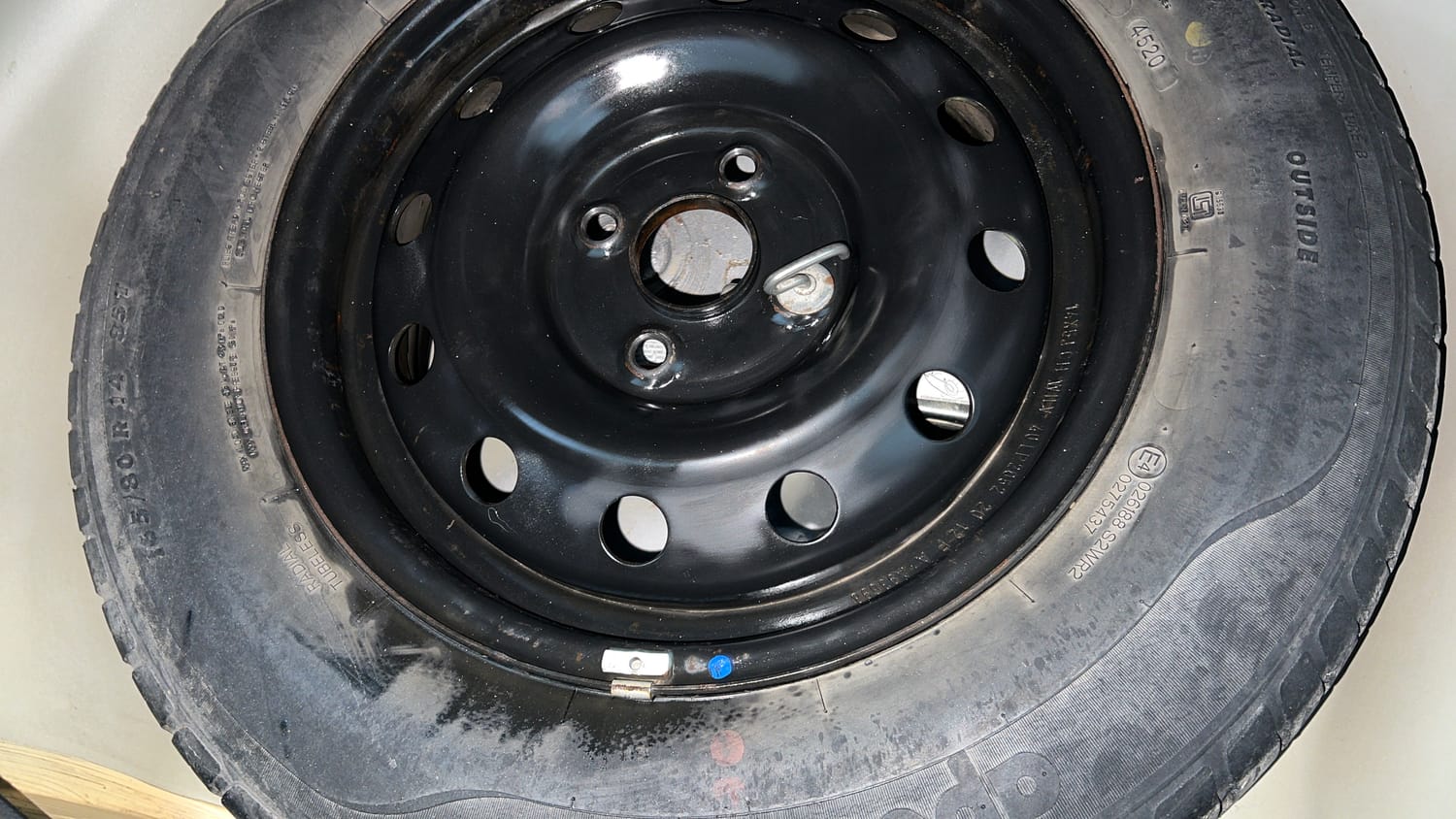 Used 2016 Maruti Suzuki Swift VXI (O) Petrol Manual tyres SPARE TYRE VIEW