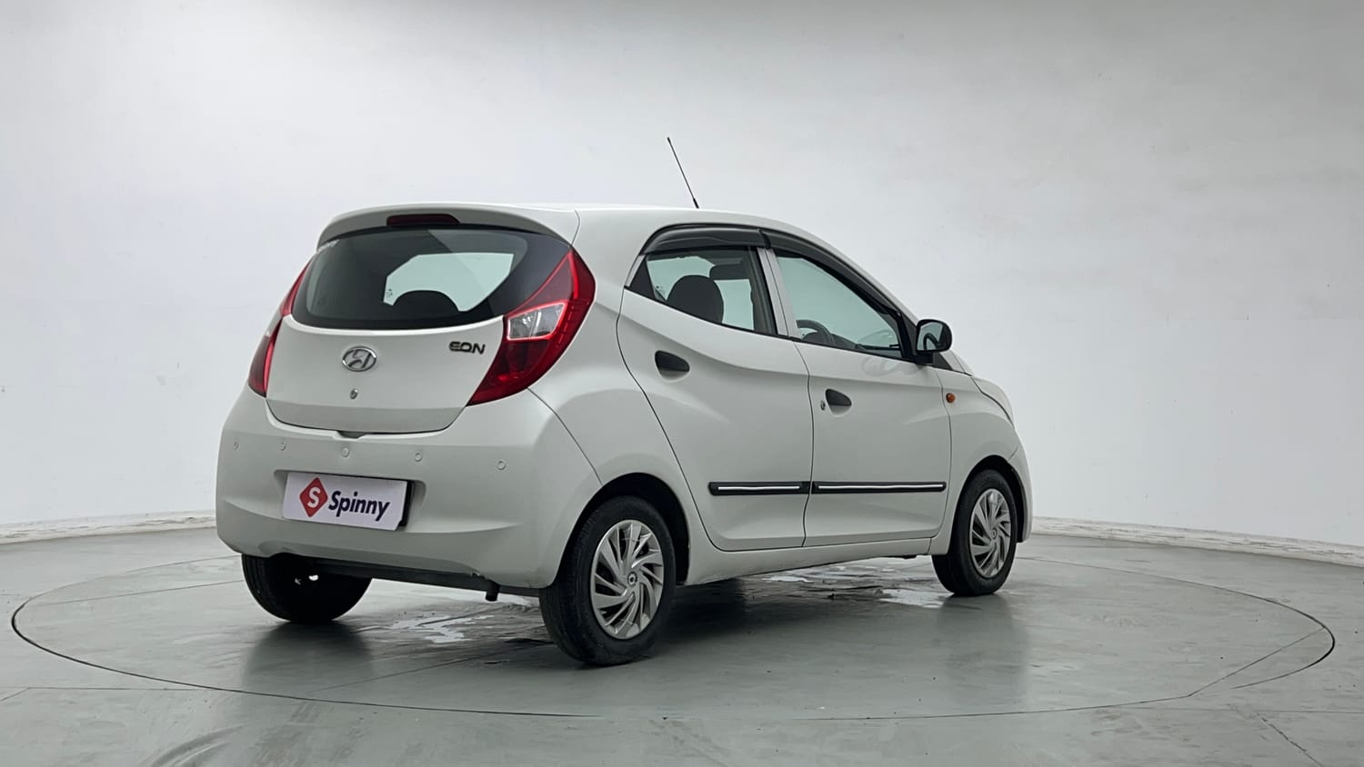 Used 2017 Hyundai Eon Magna + Petrol Manual exterior RIGHT REAR CORNER VIEW