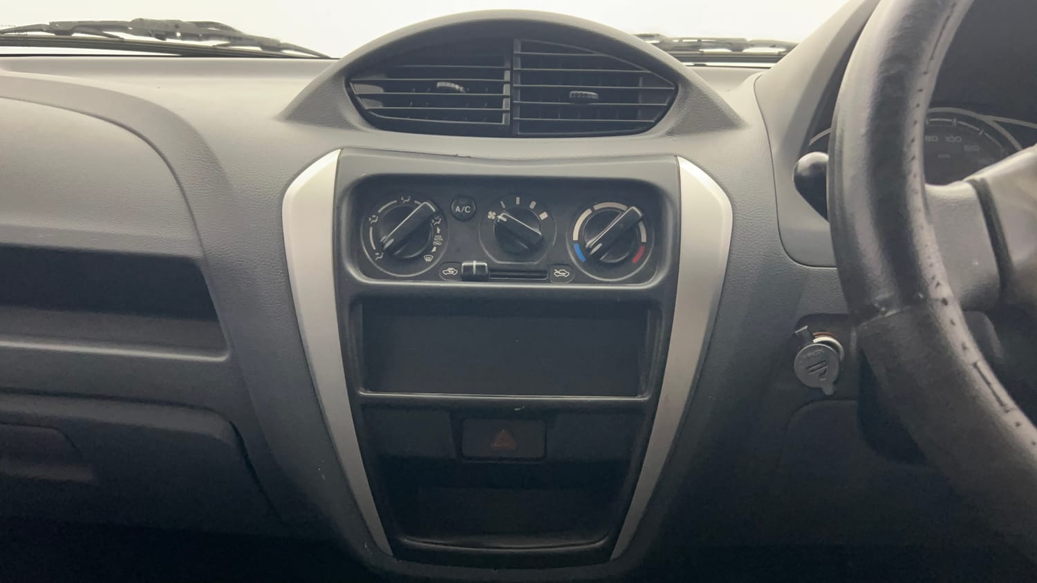 Used 2013 Maruti Suzuki Alto 800 Lxi Petrol Manual interior MUSIC SYSTEM & AC CONTROL VIEW