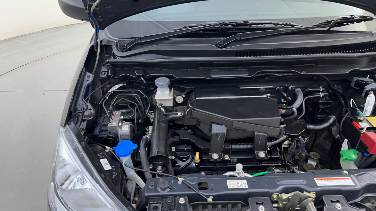 Used 2025 Maruti Suzuki Alto K10 VXi Plus (O) Petrol Manual engine ENGINE RIGHT SIDE HINGE & APRON VIEW