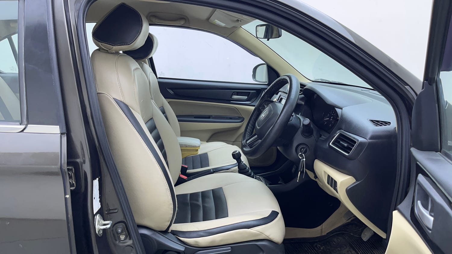 Used 2019 Honda Amaze 1.2 S MT Petrol Petrol Manual interior RIGHT SIDE FRONT DOOR CABIN VIEW
