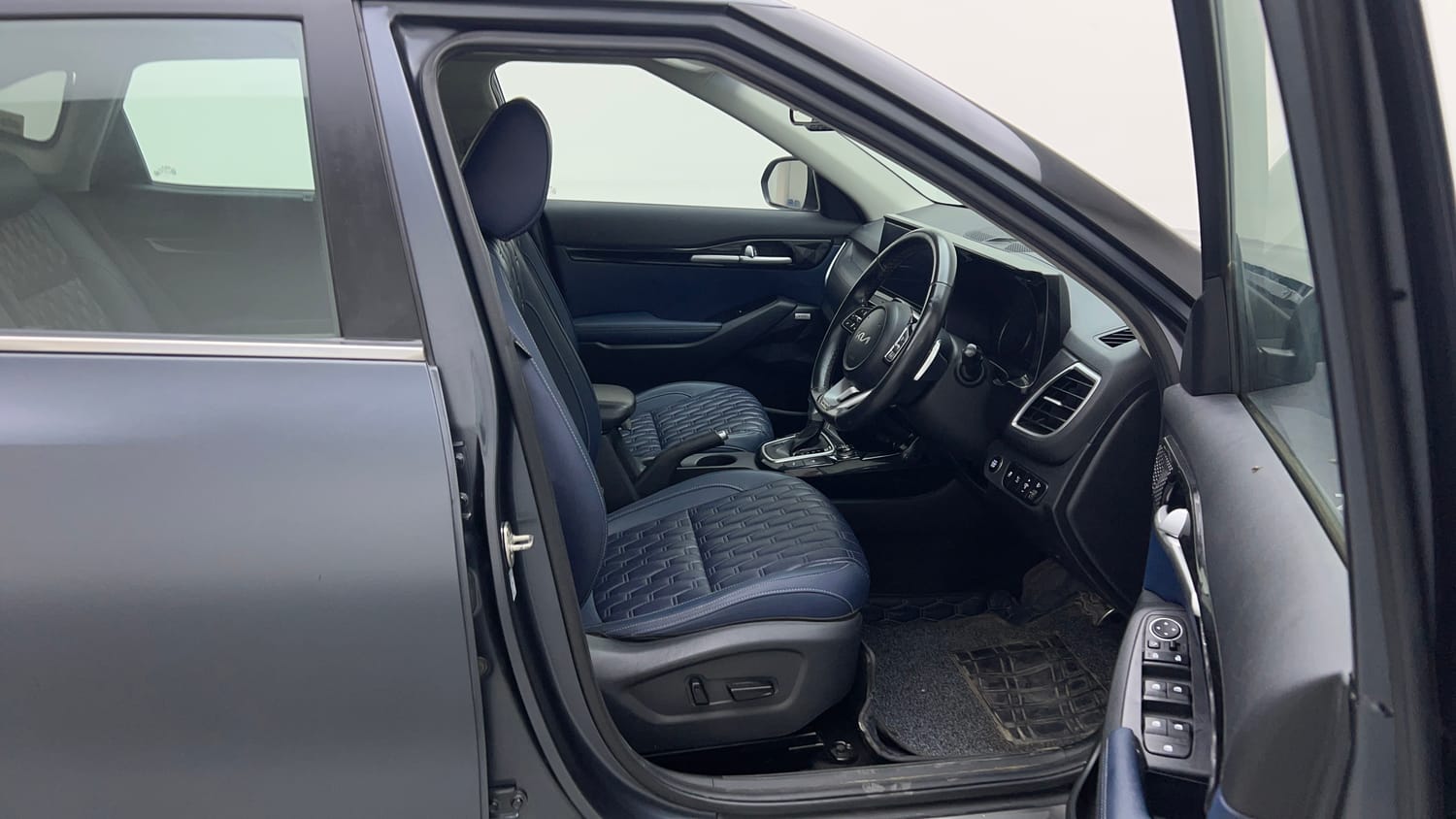 Used 2022 Kia Seltos X Line 1.4 DCT Petrol Automatic interior RIGHT SIDE FRONT DOOR CABIN VIEW